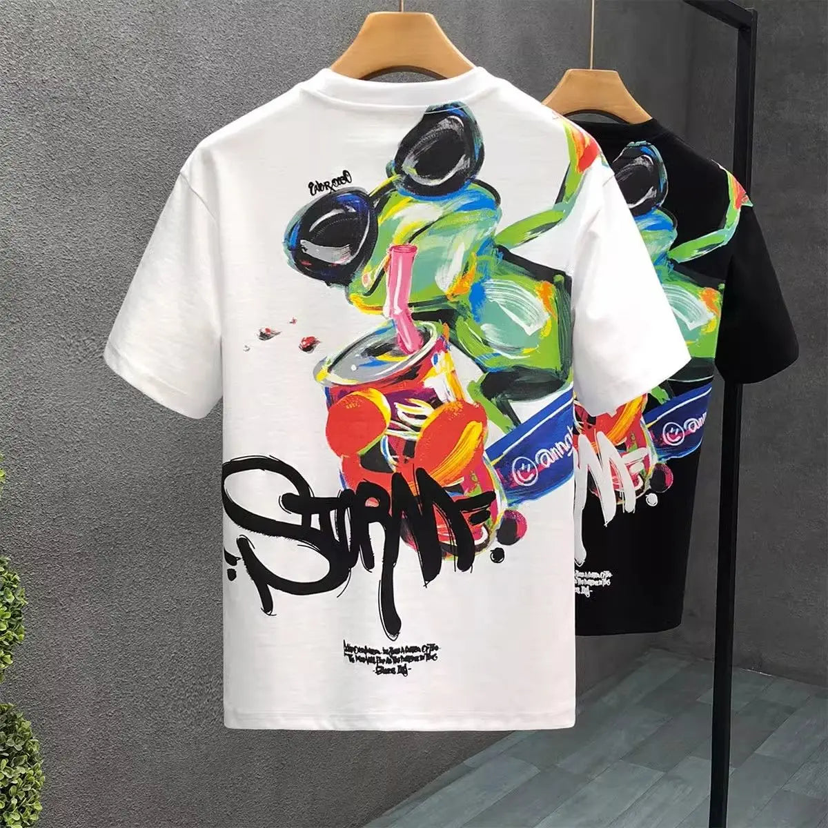 Men’s White Graffiti Frog Graphic T-Shirt: Short Sleeve Streetwear Top with Urban Art Design