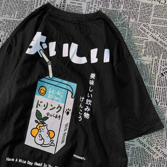 Japanese Cat Oversized T-Shirt: A Whimsical Streetwear Favorite for Cat Lovers and Harajuku Fans